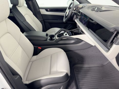 Certified 2026 Porsche Cayenne Coupe AWD/4WD image 30