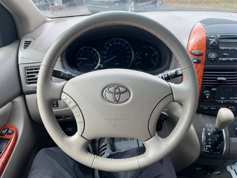 Used 2008 Toyota Sienna XLE 4dr Mini Van image 13