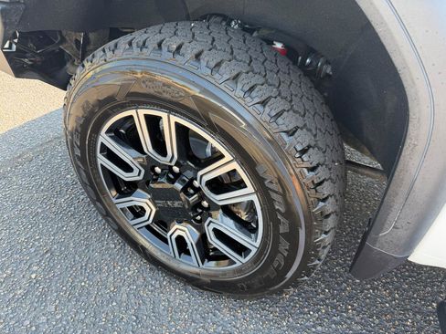 Used 2020 GMC Sierra 2500 AT4 w/ AT4 Premium Package AWD/4WD image 14