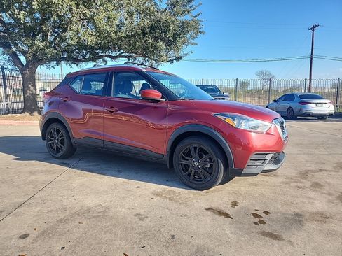 Used 2019 Nissan Kicks SV w/ Exterior Electronics Package image 1