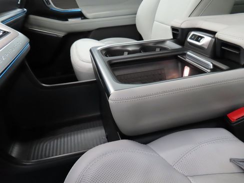 Used 2025 Ford Expedition Max Platinum w/ Platinum Ultimate Package image 32