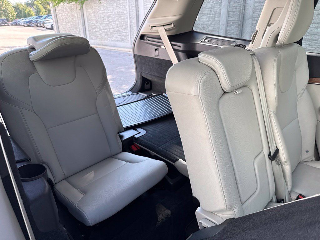 Used 2021 Volvo XC90 T6 Momentum w/ Climate Package AWD/4WD image 17