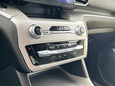 Used 2023 Ford Explorer XLT w/ Equipment Group 202A image 21