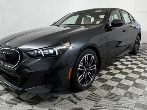 New 2026 BMW 550e xDrive w/ Premium Package AWD/4WD image 3