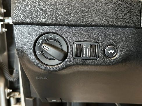 Used 2019 Dodge Charger SXT w/ Leather Interior Group RWD image 17