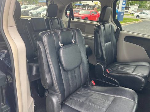 Used 2015 Chrysler Town & Country Touring w/ Driver Convenience Group FWD image 29