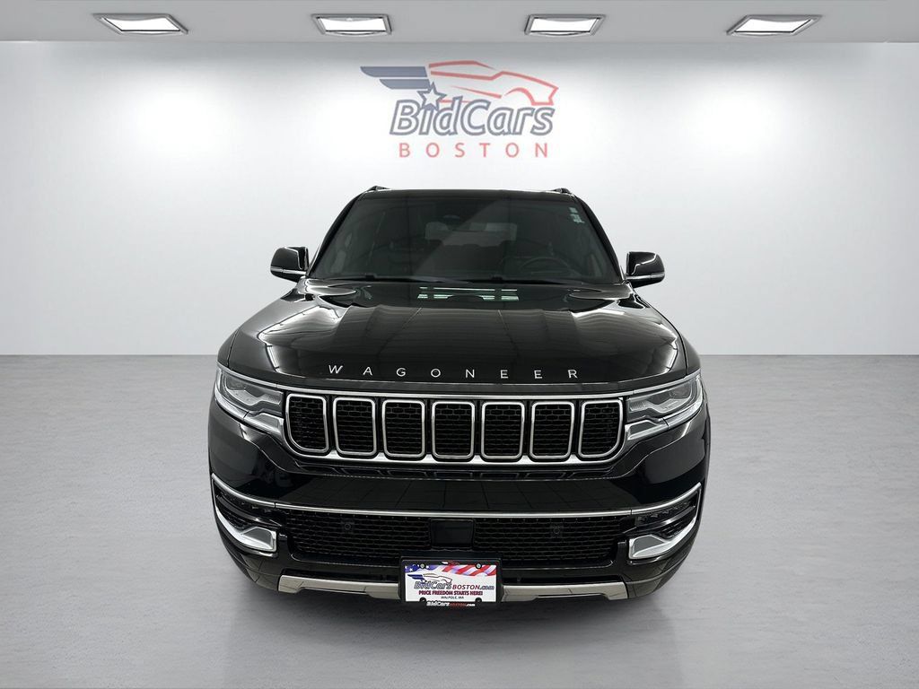 Used 2022 Jeep Wagoneer Series III w/ Premium Group I AWD/4WD image 2