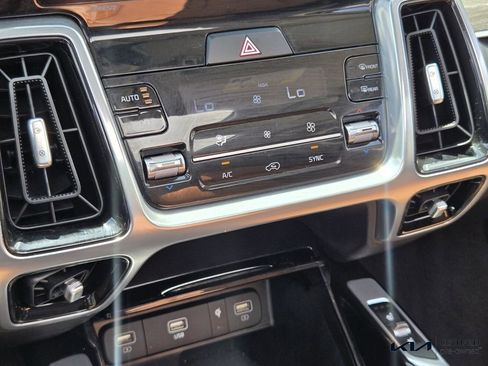 Certified 2023 Kia Sorento SX Prestige image 30