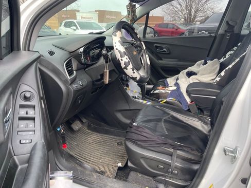 Used 2019 Chevrolet Trax LT w/ LT Convenience Package image 5