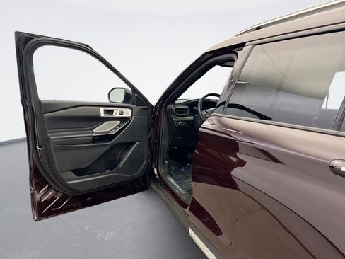 Used 2023 Ford Explorer Platinum w/ Premium Technology Package image 9