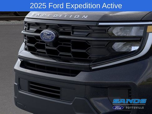 New 2025 Ford Expedition Active image 17