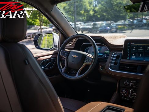 Used 2023 Chevrolet Suburban High Country AWD/4WD image 40