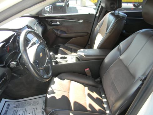 Used 2014 Chevrolet Impala LT w/ Premium Seating Package FWD image 4