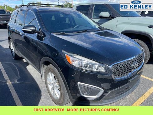 Used 2017 Kia Sorento FWD w/ LX Convenience Package image 1