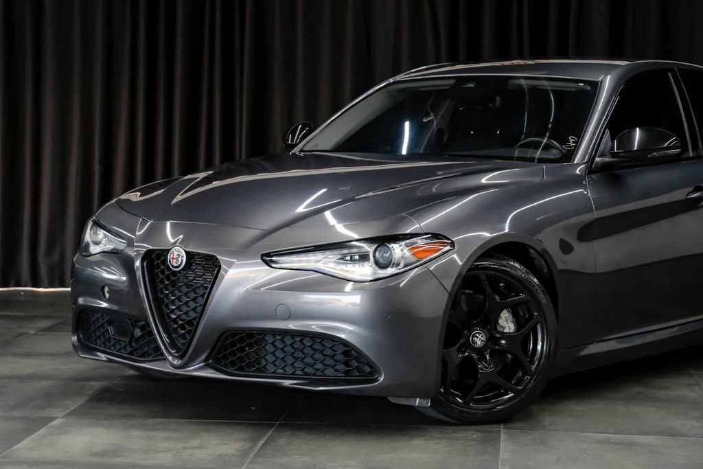Used 2021 Alfa Romeo Giulia Sprint w/ Nero Edizione RWD image 4