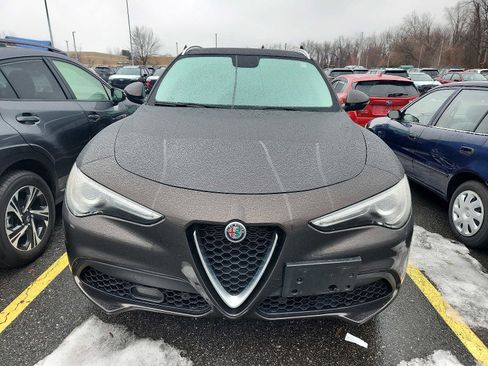 Used 2019 Alfa Romeo Stelvio Ti Lusso w/ Quick Order Package 22X Lusso image 2