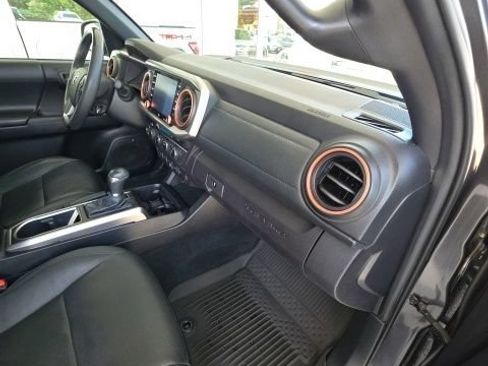 Used 2021 Toyota Tacoma Limited AWD/4WD image 20
