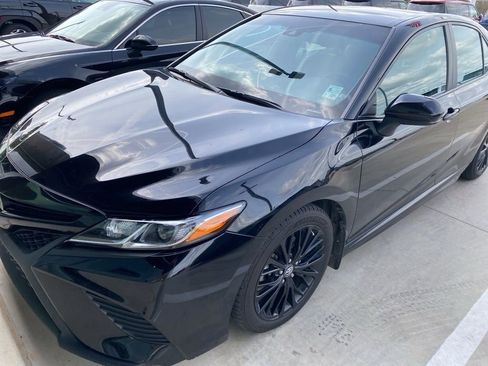 Used 2019 Toyota Camry SE image 1