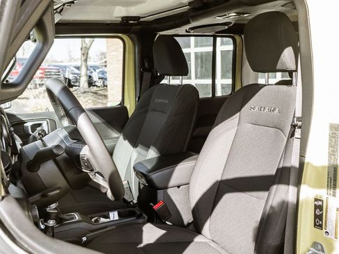 Used 2023 Jeep Wrangler Sahara image 7