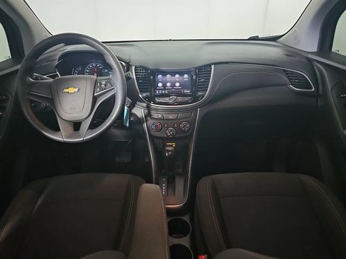 Used 2020 Chevrolet Trax LS FWD image 11