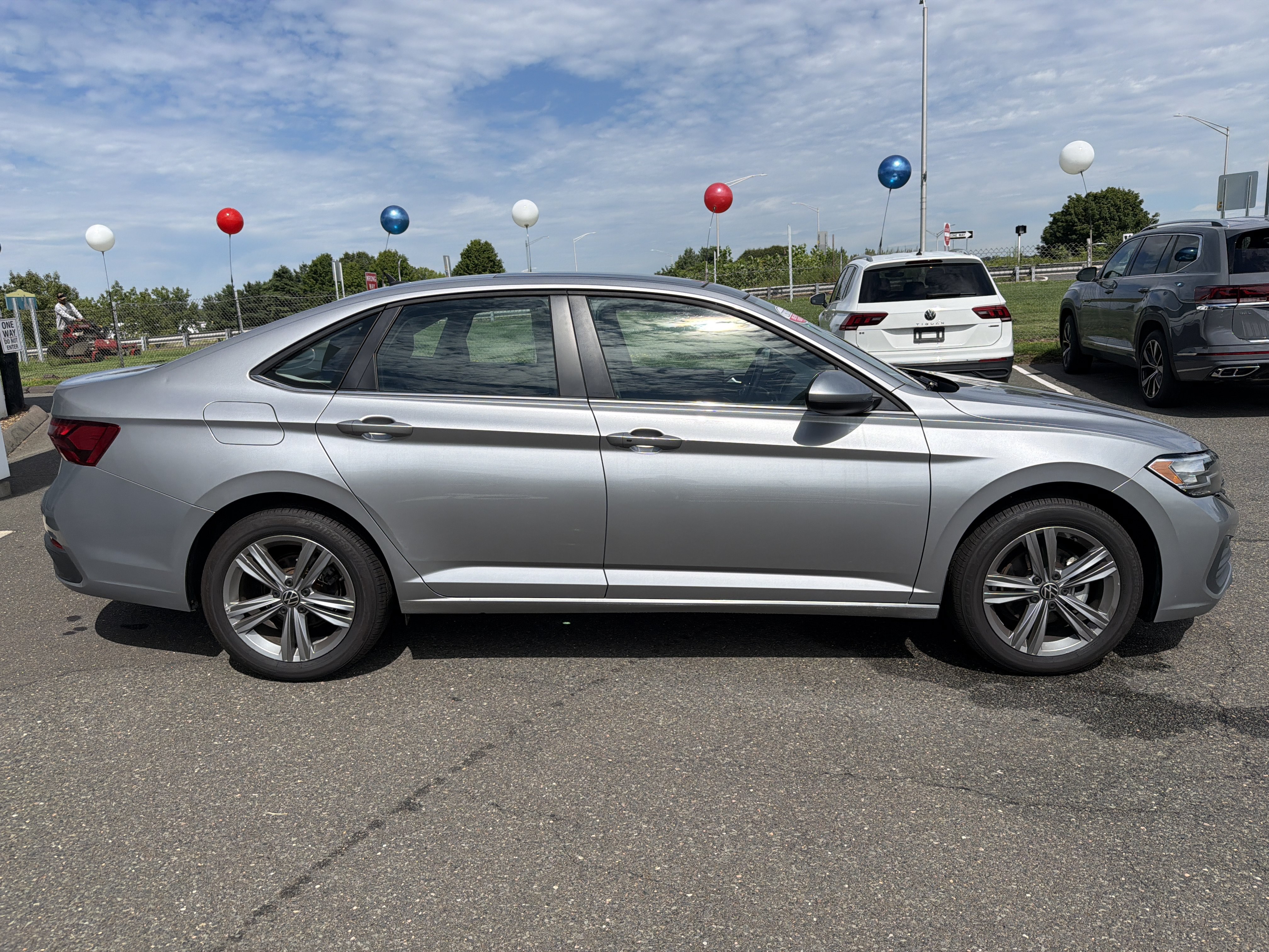 Certified 2024 Volkswagen Jetta SE FWD image 3