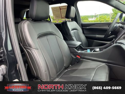 Used 2024 Jeep Grand Cherokee Limited w/ Luxury Tech Group II AWD/4WD image 28