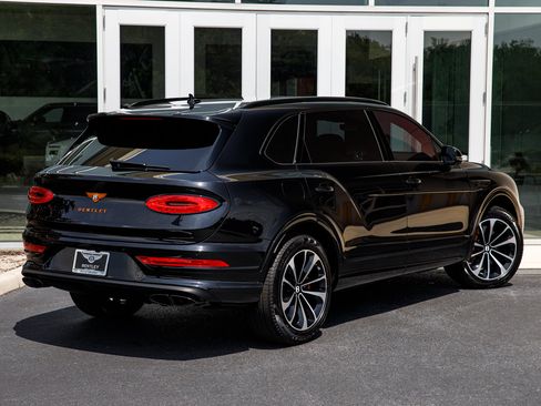 Certified 2023 Bentley Bentayga Extended Wheelbase AWD/4WD image 18
