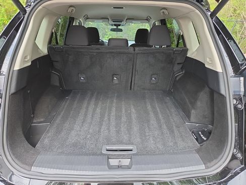 Certified 2025 Nissan Rogue SV FWD image 33