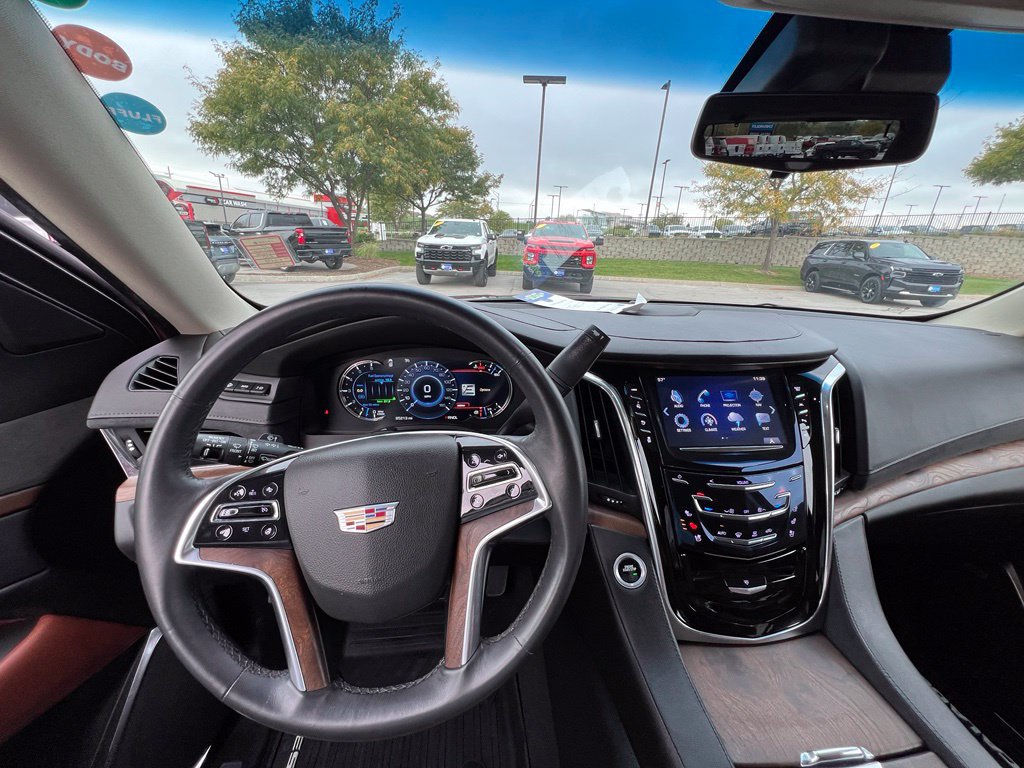 Used 2017 Cadillac Escalade Luxury AWD/4WD image 43