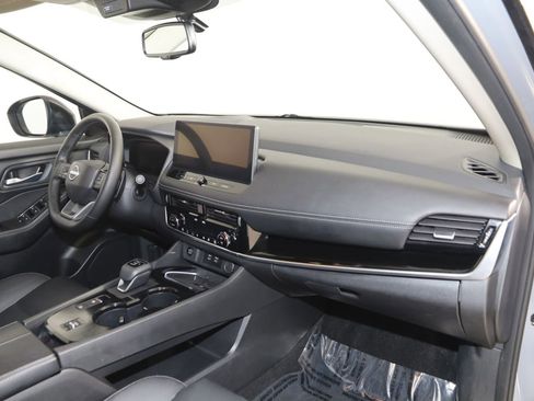 Used 2025 Nissan Rogue SL w/ Tech Package FWD image 45