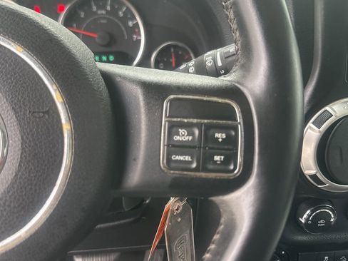 Used 2013 Jeep Wrangler Unlimited Sahara AWD/4WD image 21