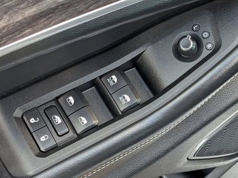 Certified 2022 Jeep Grand Cherokee L Limited AWD/4WD image 25