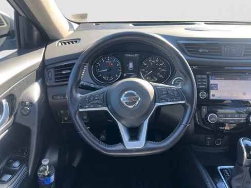 Used 2017 Nissan Rogue SL w/ SL Premium Package image 13