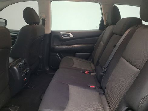Used 2019 Nissan Pathfinder S image 18