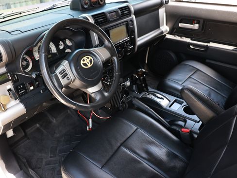 Used 2010 Toyota FJ Cruiser 4WD image 6