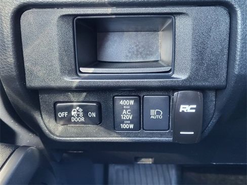 Used 2019 Toyota Tacoma TRD Off-Road w/ Technology Package image 26