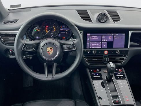 Certified 2025 Porsche Macan image 22