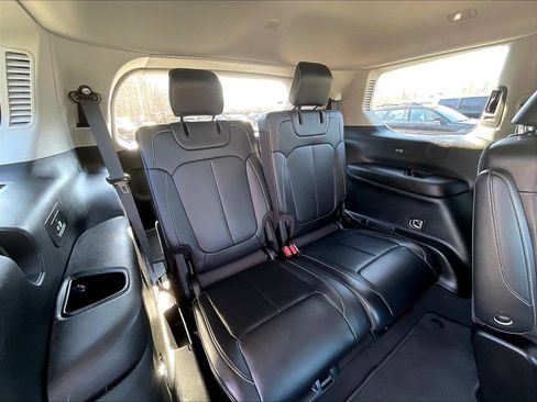 Used 2022 Jeep Grand Cherokee L Limited w/ Black Appearance Package image 17