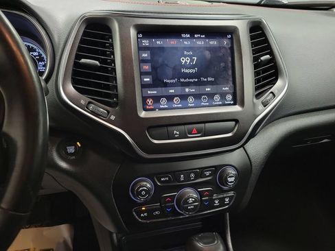 Used 2019 Jeep Cherokee Trailhawk w/ Cold Weather Group AWD/4WD image 16