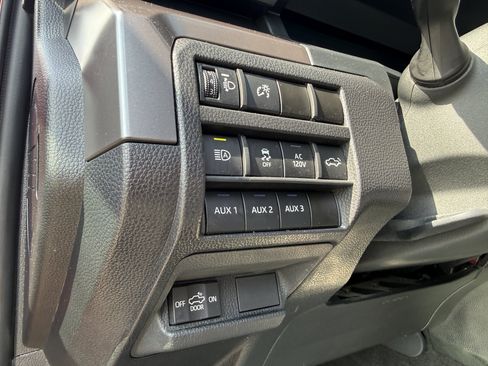 Used 2025 Toyota Tacoma TRD Off-Road w/ TRD Off Road Premium Package AWD/4WD image 18