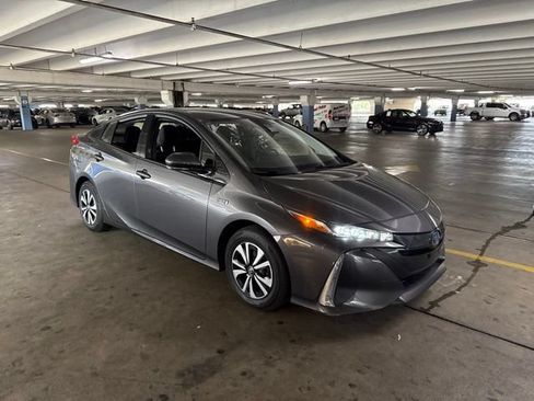 Used 2018 Toyota Prius Prime Plus FWD image 2