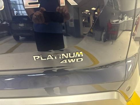 Certified 2024 Nissan Pathfinder Platinum AWD/4WD image 9