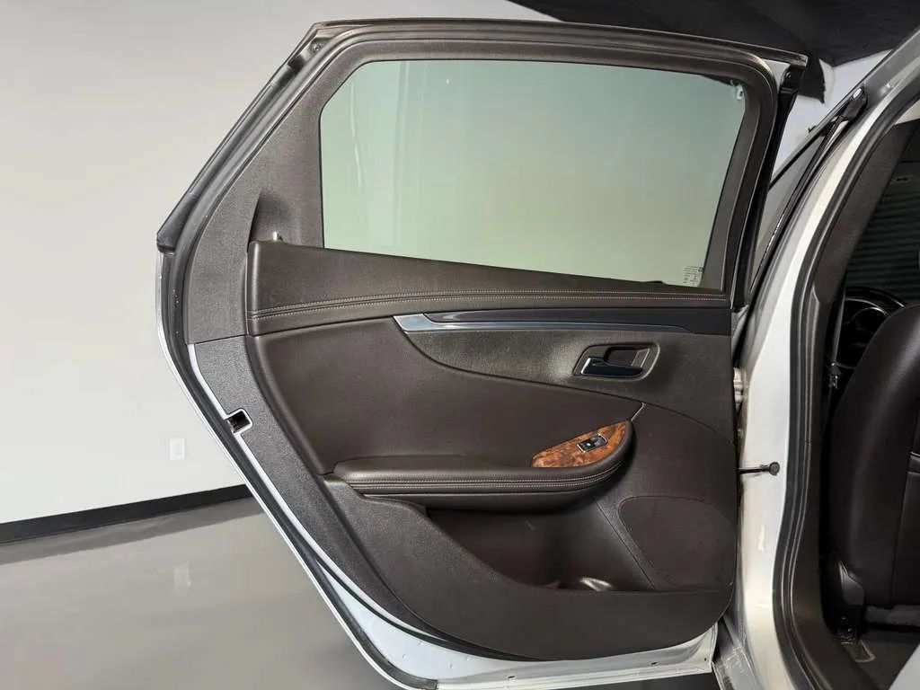 Used 2014 Chevrolet Impala LT w/ Convenience Package FWD image 14