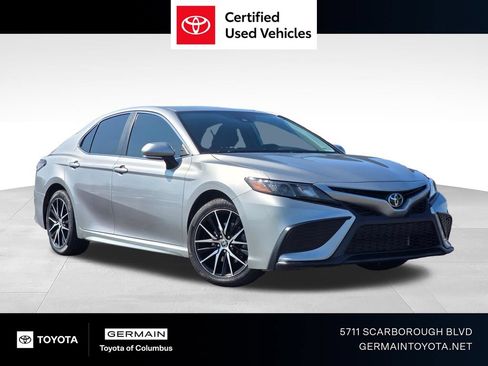 Certified 2022 Toyota Camry SE FWD image 1