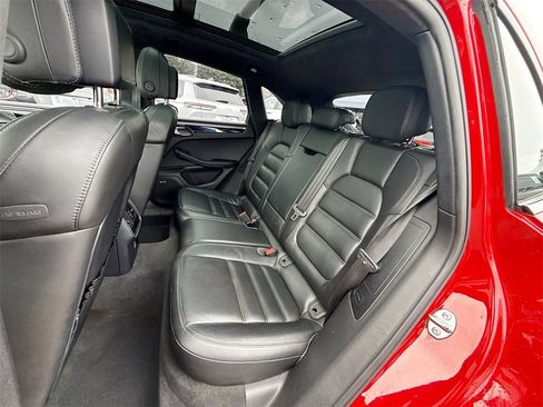 Used 2018 Porsche Macan Turbo w/ Premium Package Plus image 27