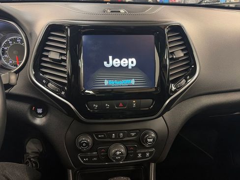 Used 2019 Jeep Cherokee Limited w/ Technology Group image 21