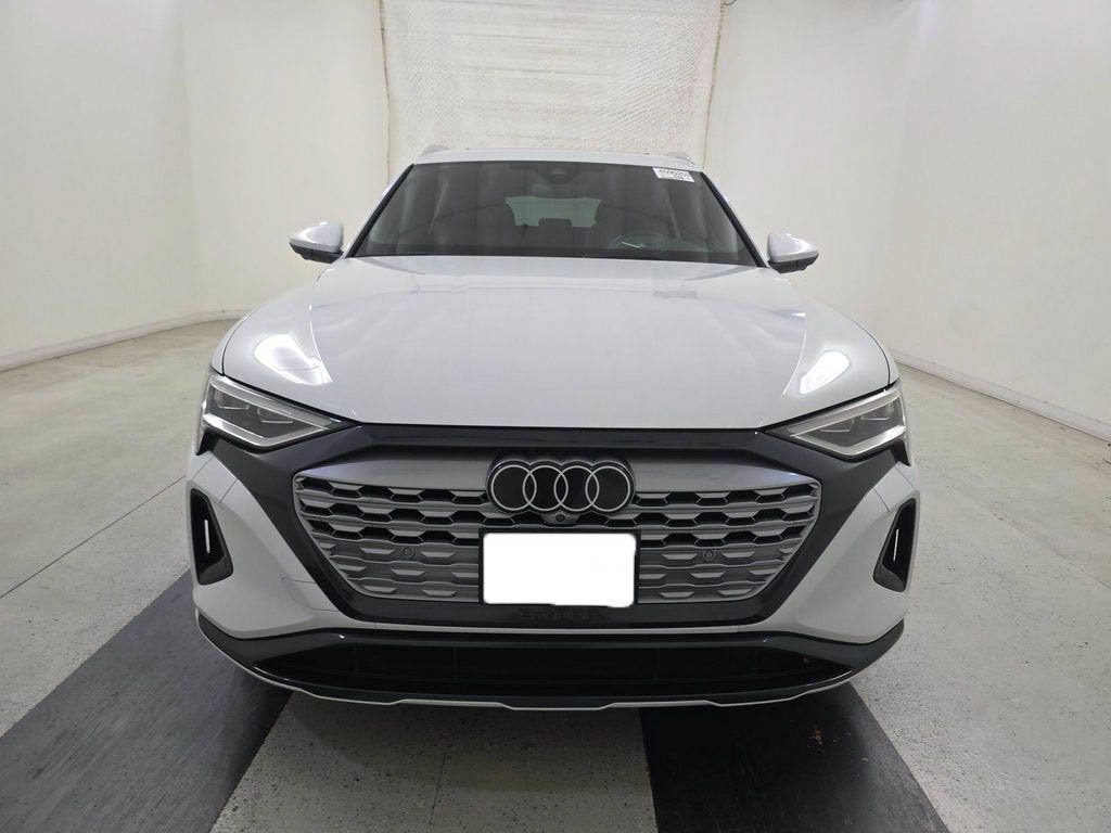 Used 2024 Audi Q8 e-tron Premium Plus w/ Premium Plus Package AWD/4WD image 2