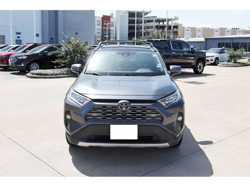Used 2019 Toyota RAV4 Limited FWD image 2