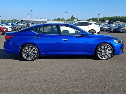 Certified 2025 Nissan Altima 2.5 SL FWD image 7