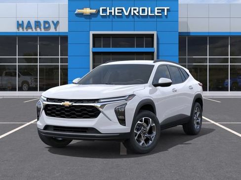 New 2026 Chevrolet Trax LT w/ Driver Confidence Package FWD image 6